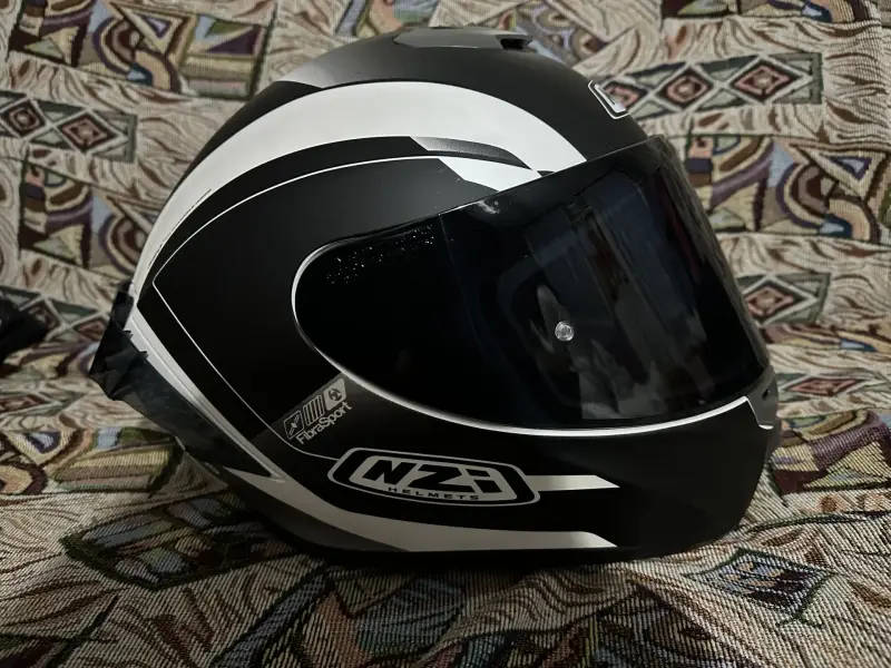 Мотошлем HZI