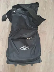 Компактная сумка на больших колёсах