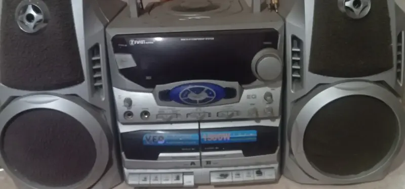 Музыкальный центр