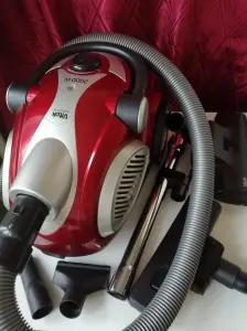 Пылесос камерный, циклонный Vitek VT-1829R в отличном состоянии