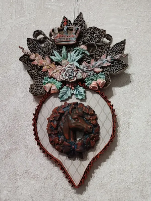 Панно с лошадкой.