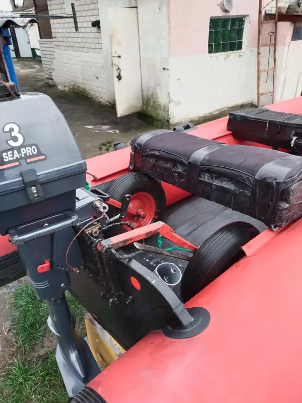 Лодка ПВХ АКВА 280 с мотором.