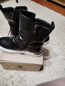 Женские полусапожки