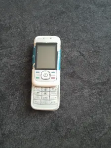 Четыре мобильных телефона