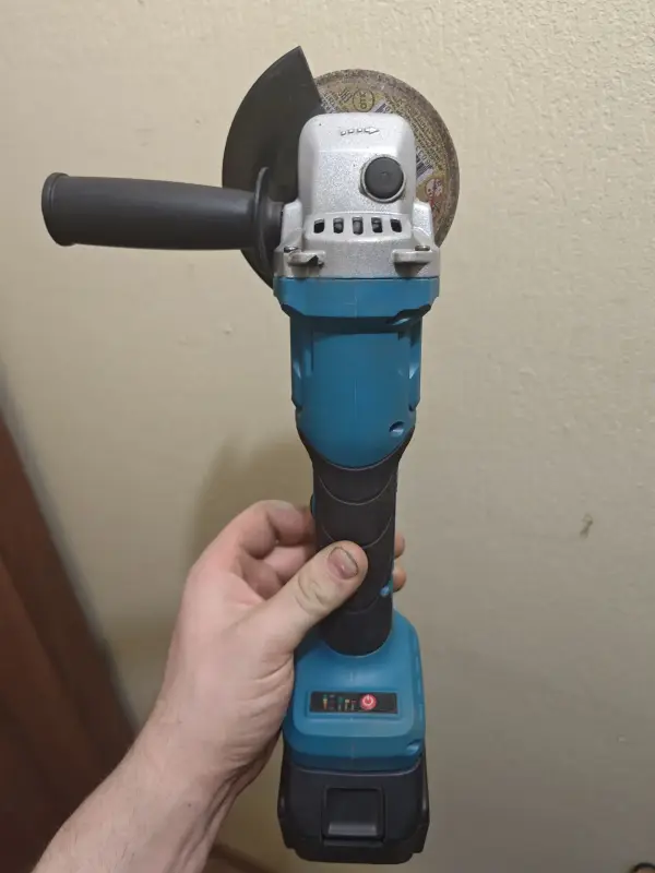 Болгарка аккумуляторная