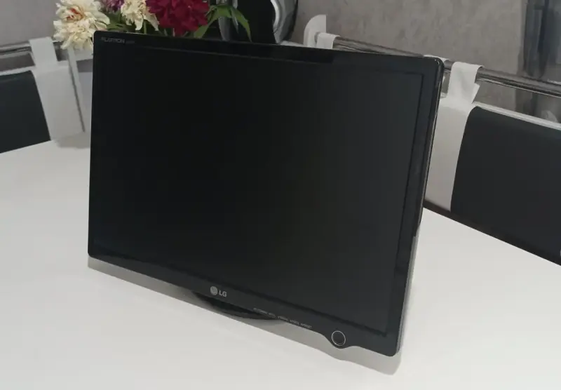 Монитор LG Flatron L197 WH