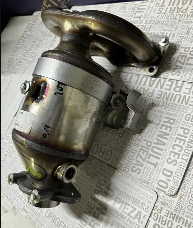 Коллектор-катализатор: LOGAN 2, STEPWAY, DOKKER 2 ( 8201145355, 208A03629R )