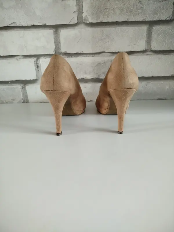 Туфли на каблуке женские