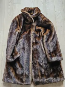 Шуба из искусственного меха