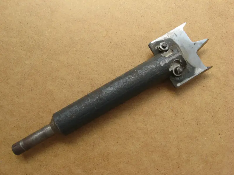 Приспособление для сверления больших отверстий