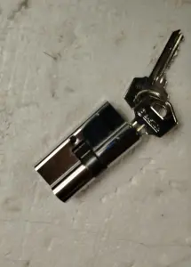 Вставка в замок