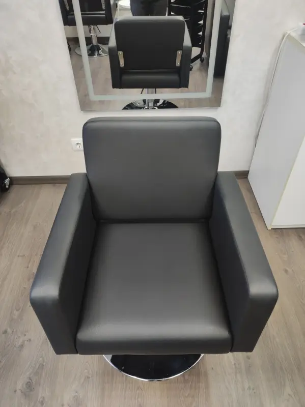 Парикмахерское кресло