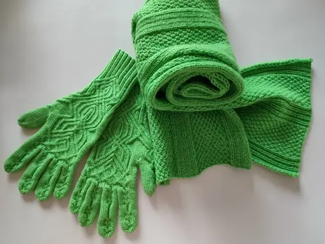 Салатовый комплект шарф и перчатки