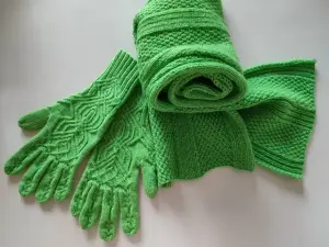 Салатовый комплект шарф и перчатки
