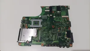 Материнская плата ноутбука Toshiba (6050A2170201-MB-A03) на запчасти