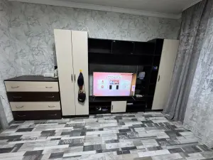 Стенка +комод+стол