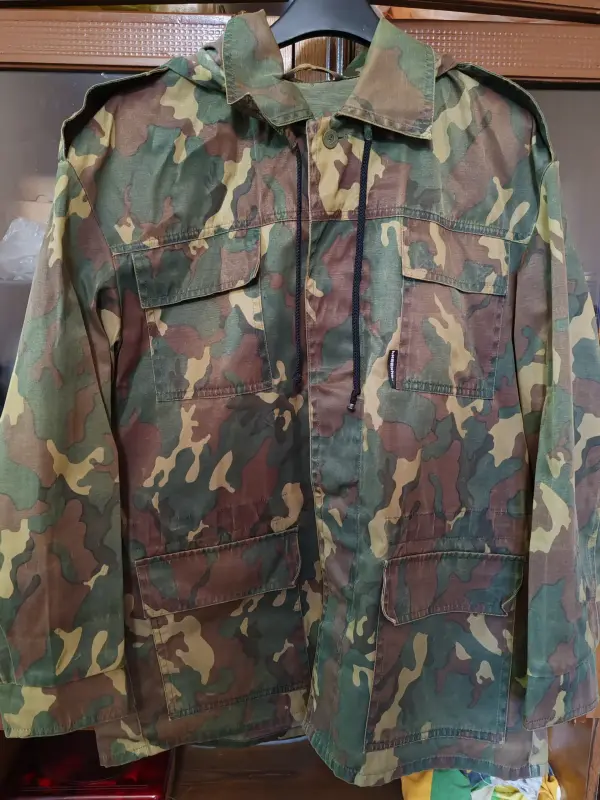 Куртка камуфляж. С капюшоном