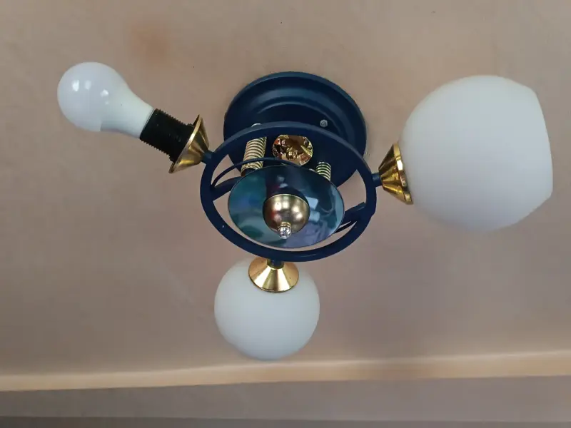 Люстра потолочная 3 плафона без 1 плафона или на запчасти