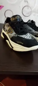 Кроссовки Guess