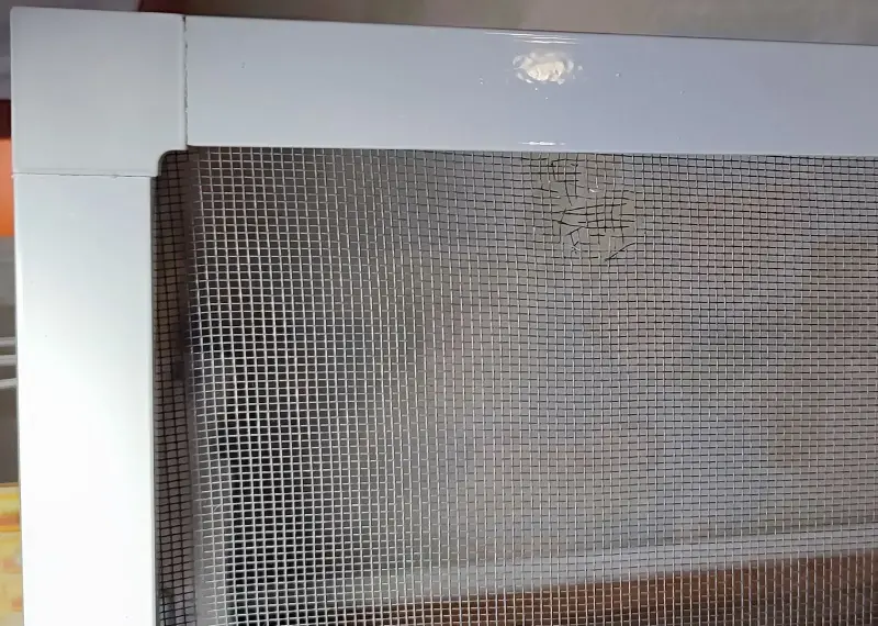 Сетка москитная 1355-635мм в сборе