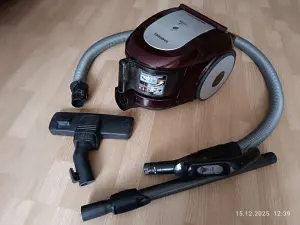Пылесос Samsung SC- 6572. Мощность 1800вт.