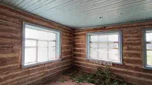 Крепкий бревенчатый дом 1960-х годов на вывоз