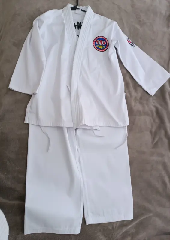 Продам Детский спортивный костюм Тхэквондо