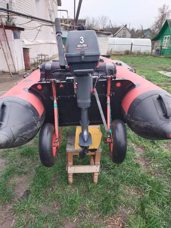 Лодка ПВХ АКВА 280 с мотором.