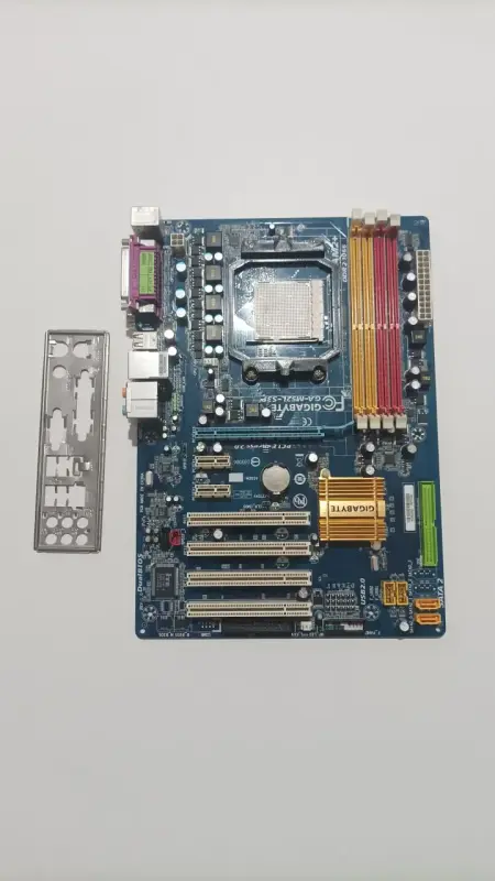 Материнская плата Gigabyte GA-M52L-S3P (Socket AM2+)