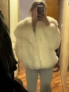 Шуба женская зимняя.