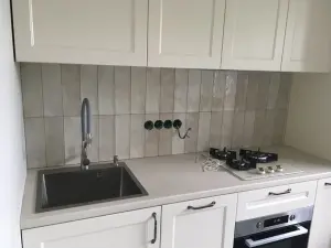 Укладка плитки в небольших объемах. Помощь при капремонте.