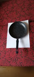 Сковороды разные диаметром 24 и 26 см