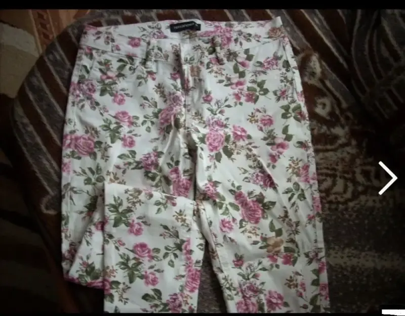 Джинсы в розы