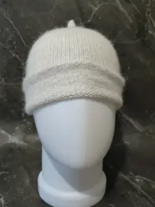 Белая шапочка из пуха норки