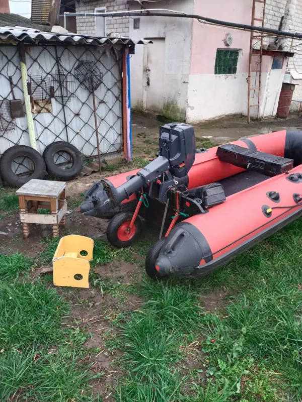 Лодка ПВХ АКВА 280 с мотором.