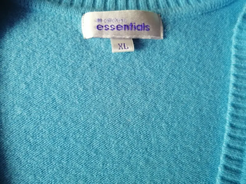 Яркий, мягкий джемпер