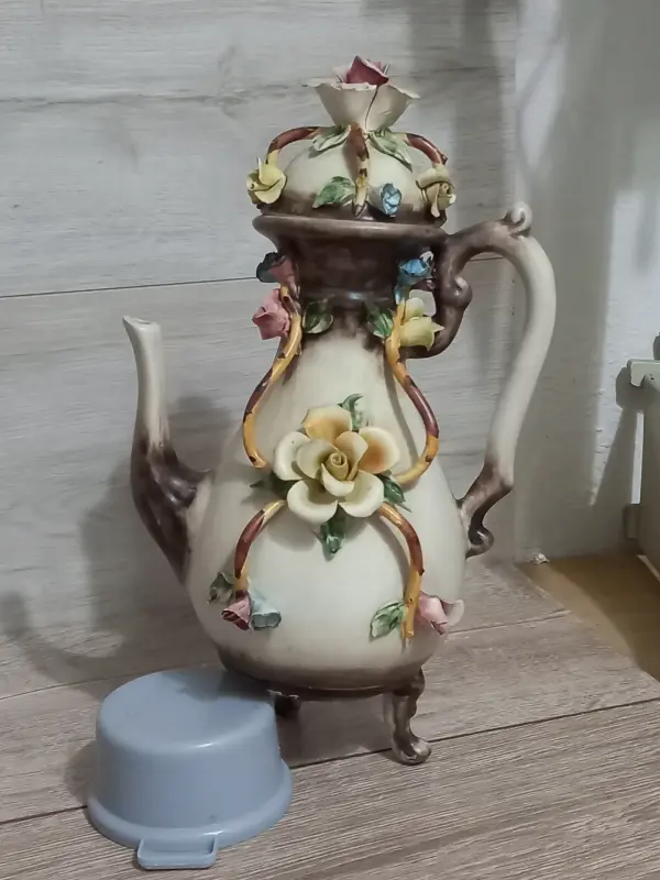 Винтажный чайник ваза