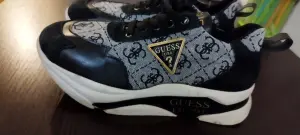 Кроссовки Guess