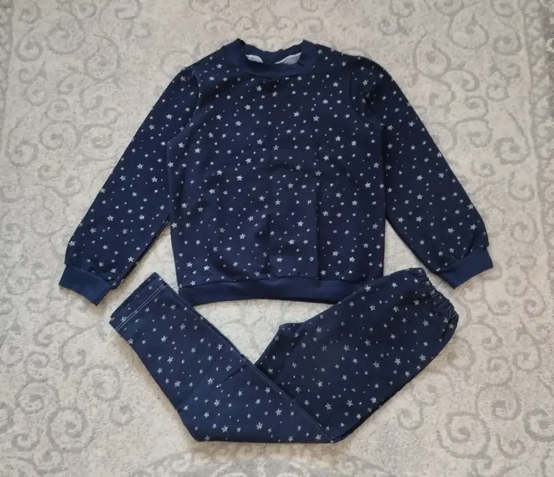 Новый спортивный костюм на флисе для девочки