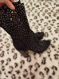 Сапоги нарядные со стразами