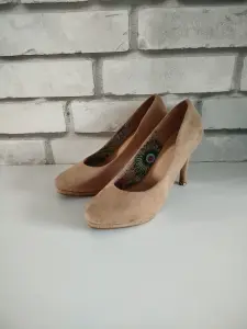 Туфли на каблуке женские