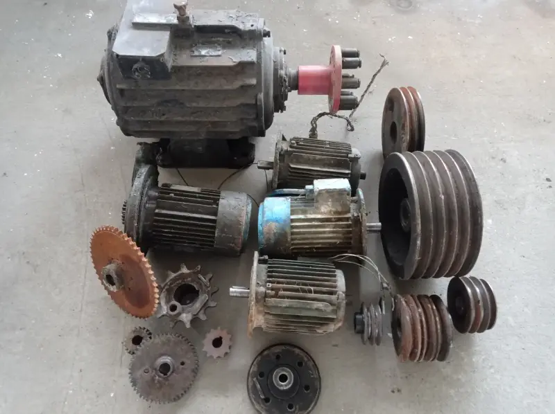 Электродвигателя, шкивы, звёздочки бу.