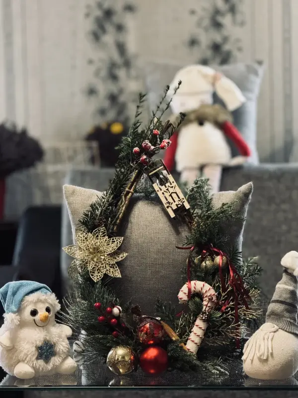 Новогодний венок ручной работы