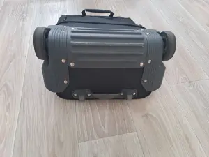 Компактная сумка на больших колёсах