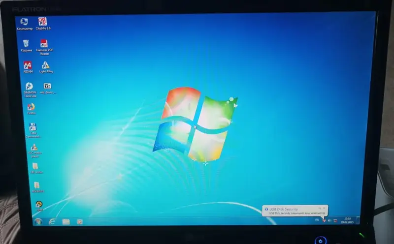 Монитор LG Flatron L197 WH