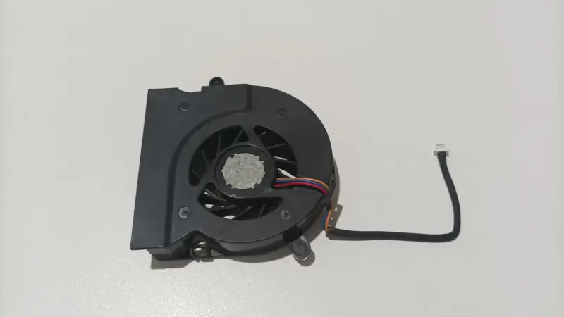 Кулеры для компьютеров и ноутбуков - Вентилятор ноутбука Toshiba Satellite (DC 5V 0,19A) - Вся Беларусь - Фото 2 Вентилятор ноутбука Toshiba Satellite (DC 5V 0,19A) - Вся Беларусь - 229191 - Доска объявлений Kupika.by - Фото 2