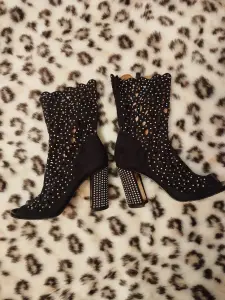Сапоги нарядные со стразами