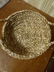 Тарелки плетеные.