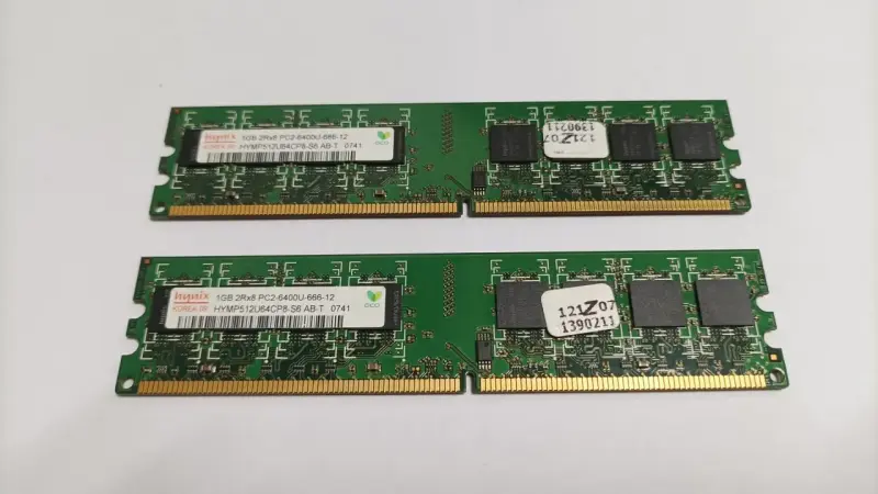 Оперативная память 2x Hynix (DDR2, 1Gb)
