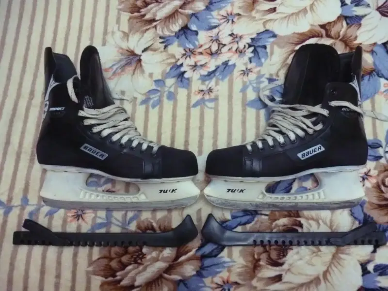 Хоккейные коньки Bauer «IMPACT 100»